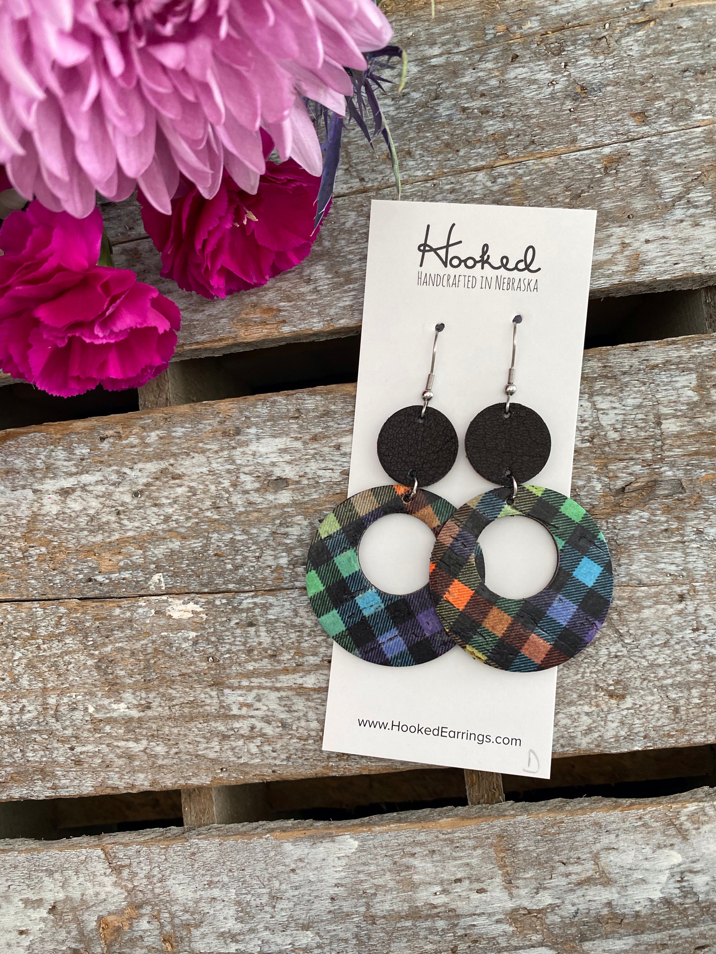 Gradient Gingham Stacked Circle Cutouts