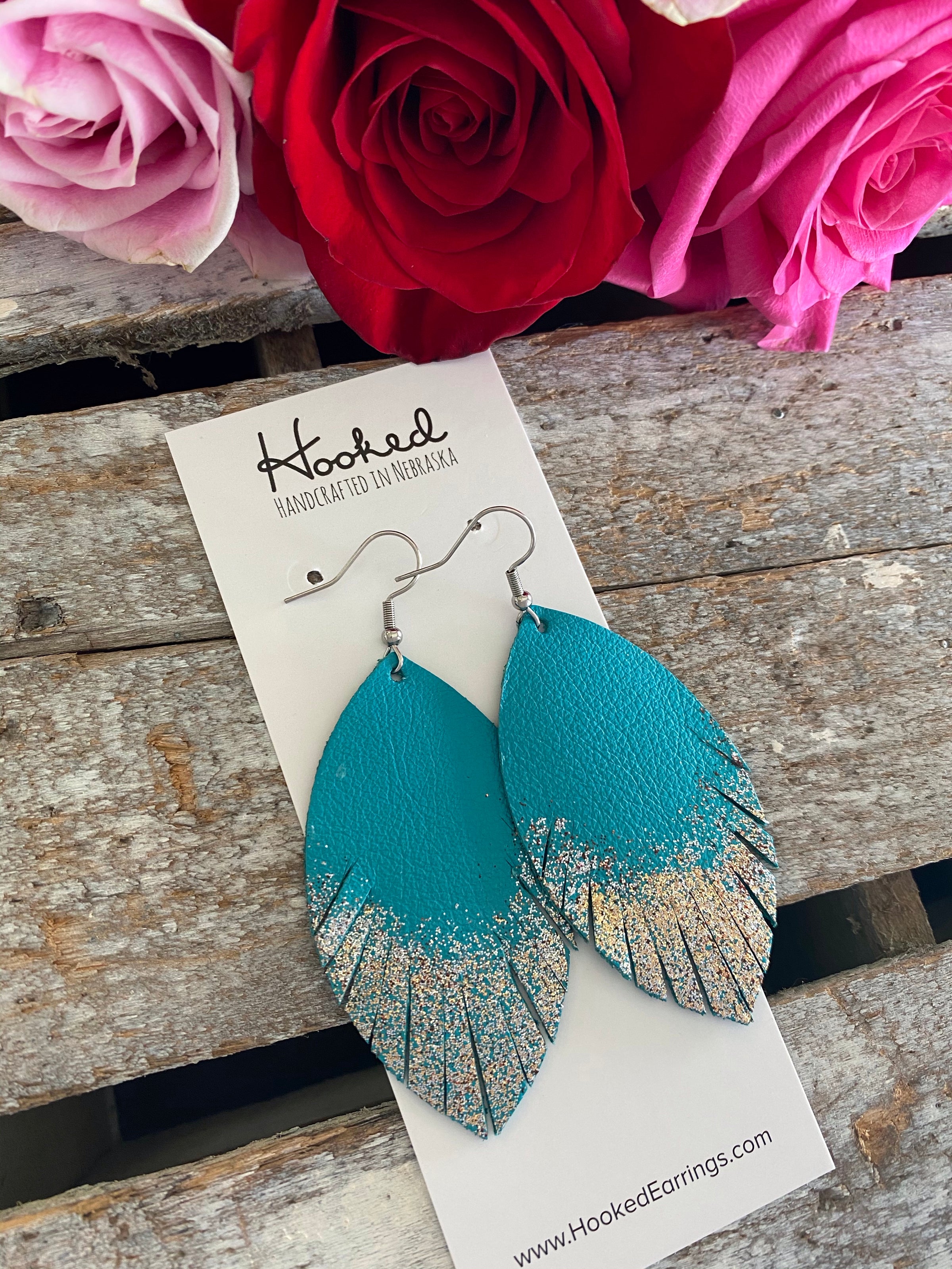 Glitter Dipped Vivid Turquoise Fringe Petals - Large