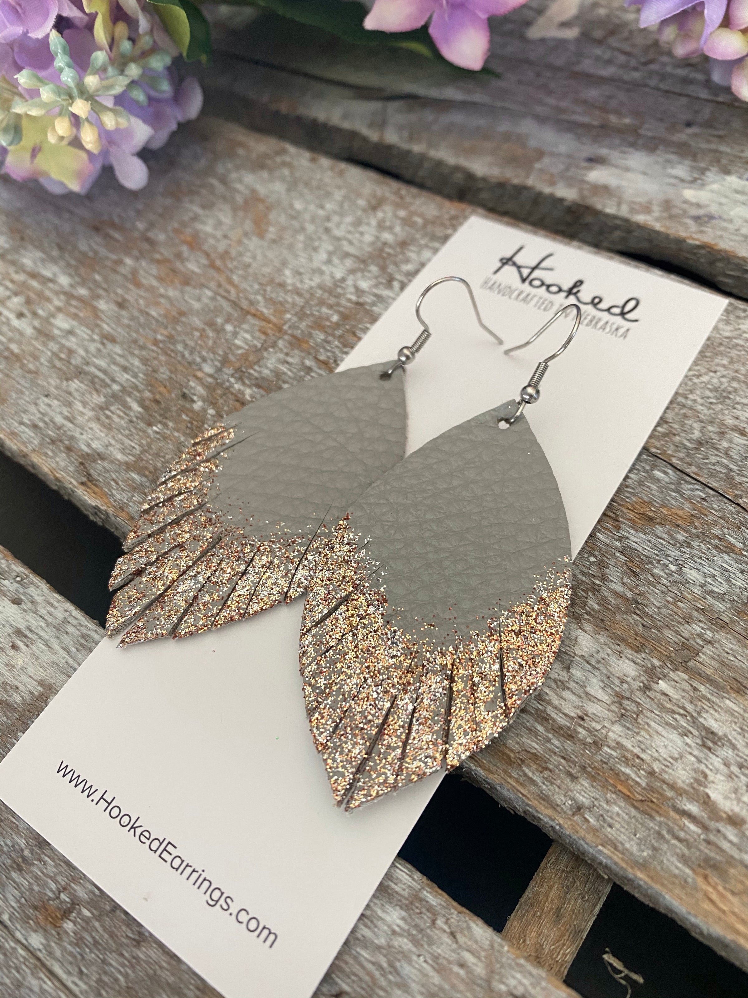 Glitter Dipped Cloud Gray Fringe Petals - Large