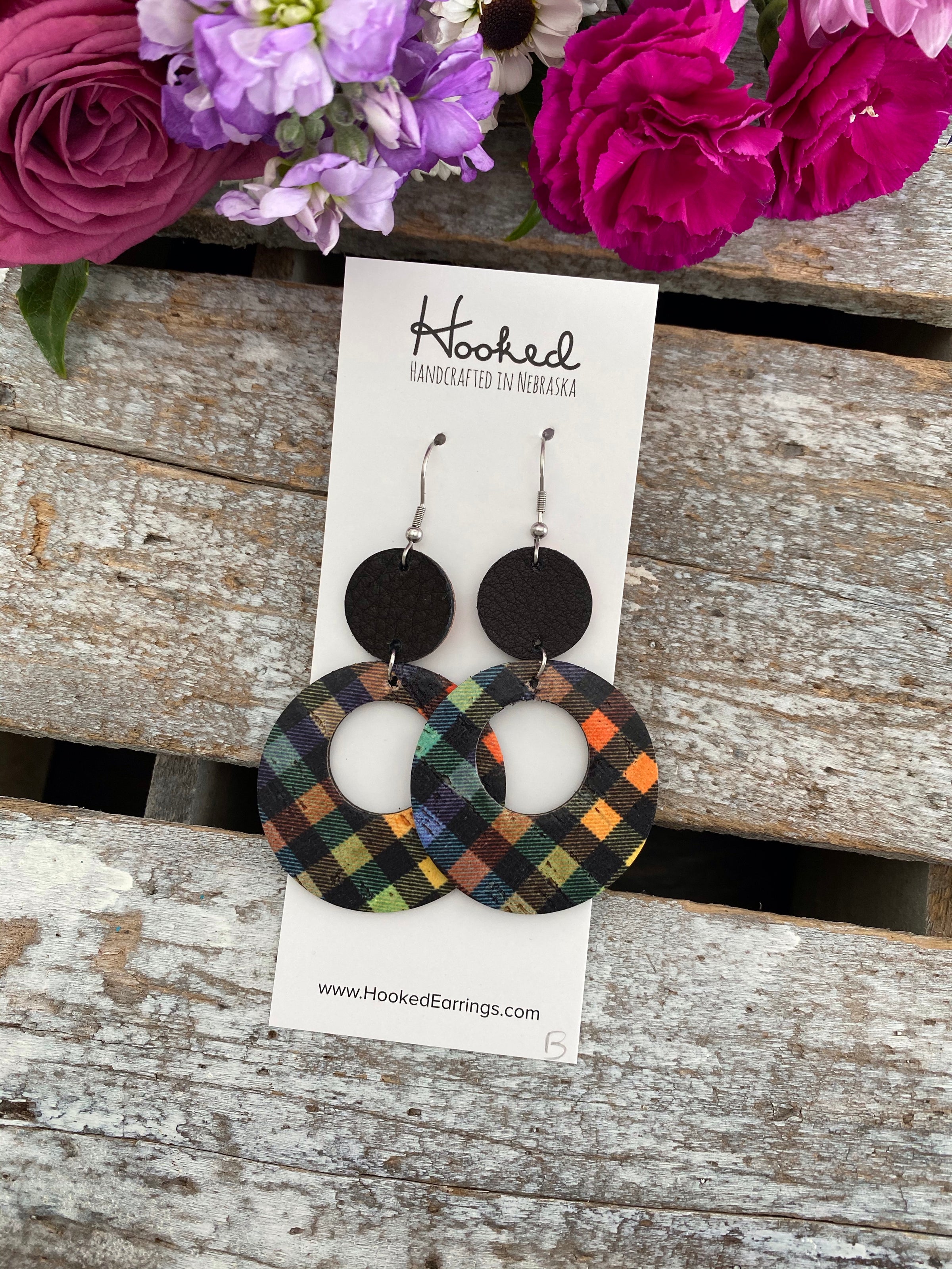 Gradient Gingham Stacked Circle Cutouts