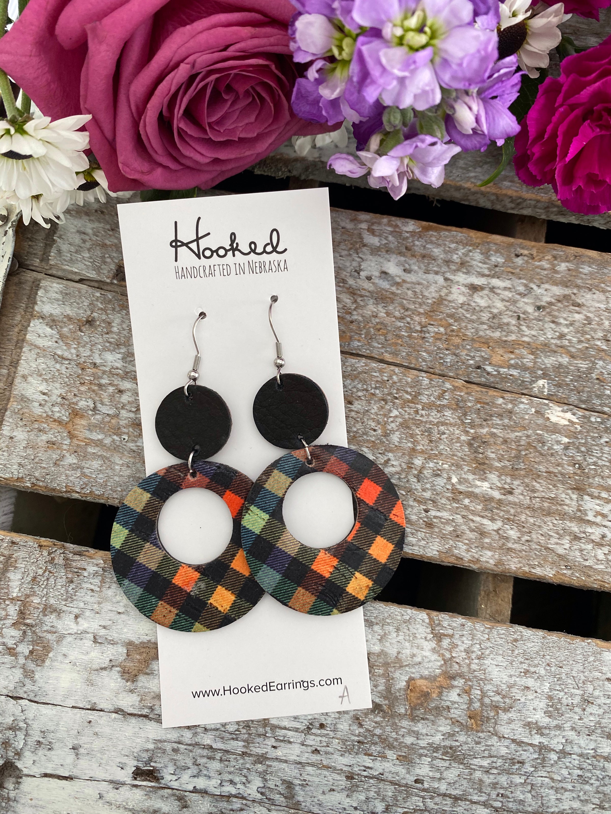 Gradient Gingham Stacked Circle Cutouts