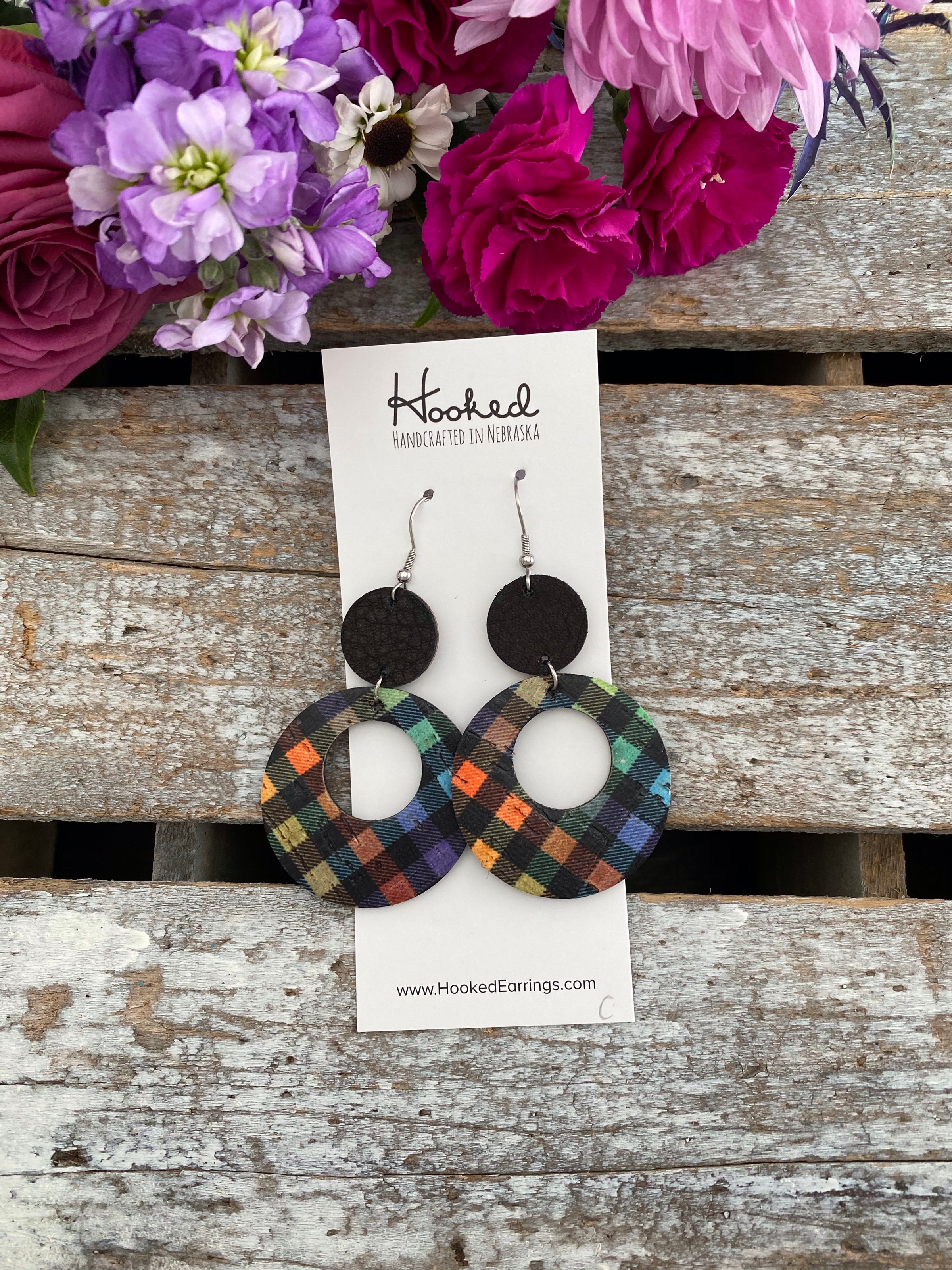 Gradient Gingham Stacked Circle Cutouts