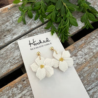 Small Flower Earrings in Daisy