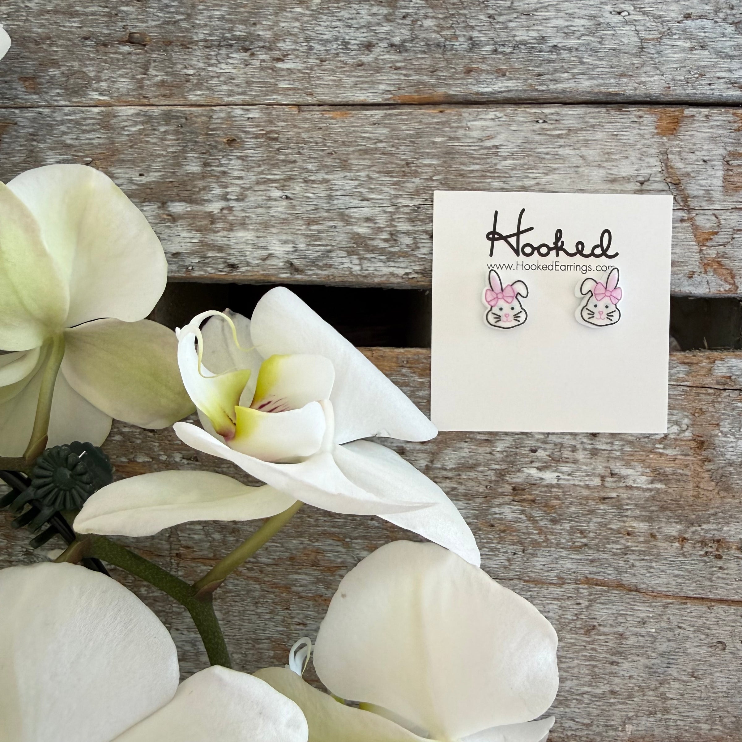 Bunny with a Bow Studs - 10x12mm