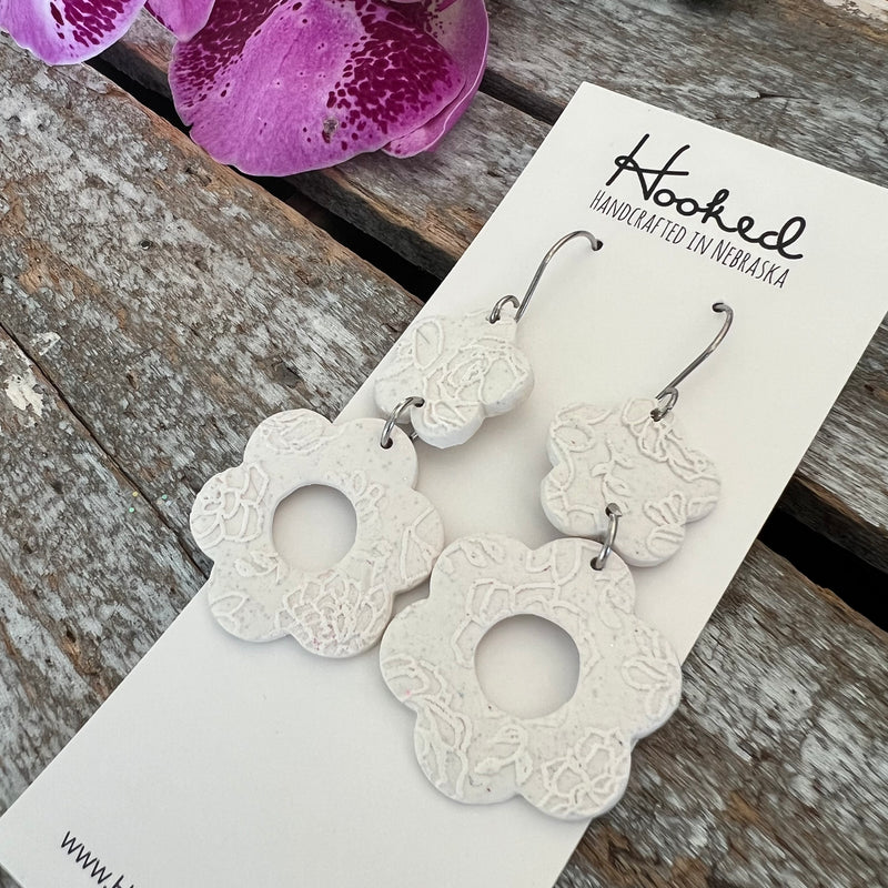 Daisy Cutouts in Textured White - Medium