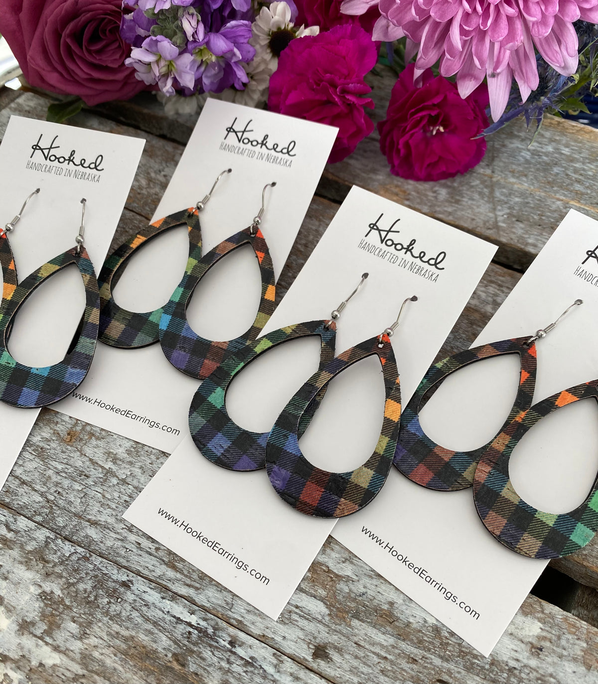 Gradient Gingham Teardrop Cutouts - Medium