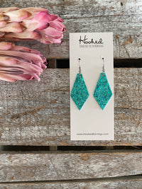Small Diamonds in Iridescent Aquamarine