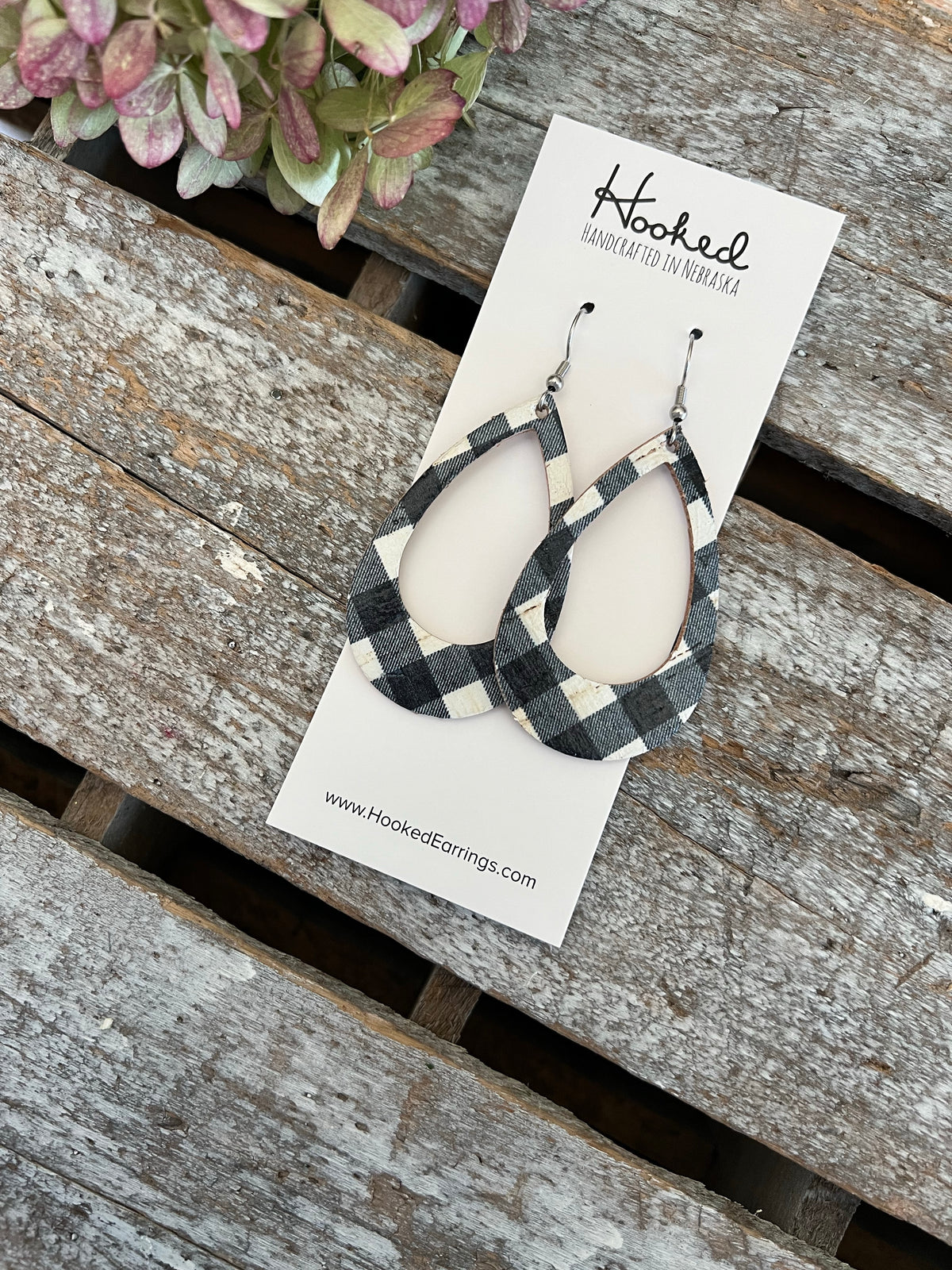 B&W Buffalo Check Teardrop Cutouts - Medium