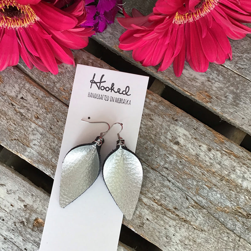 Super Silver Lilies - Medium