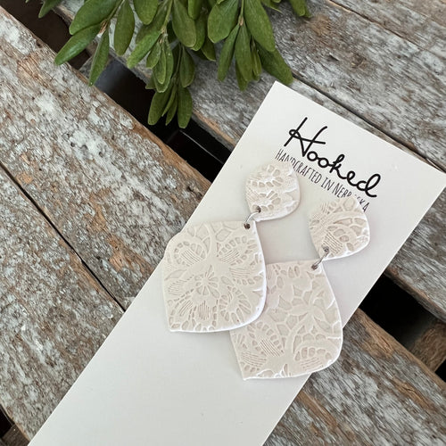 Laced Double Diamonds in Snowfall - Medium