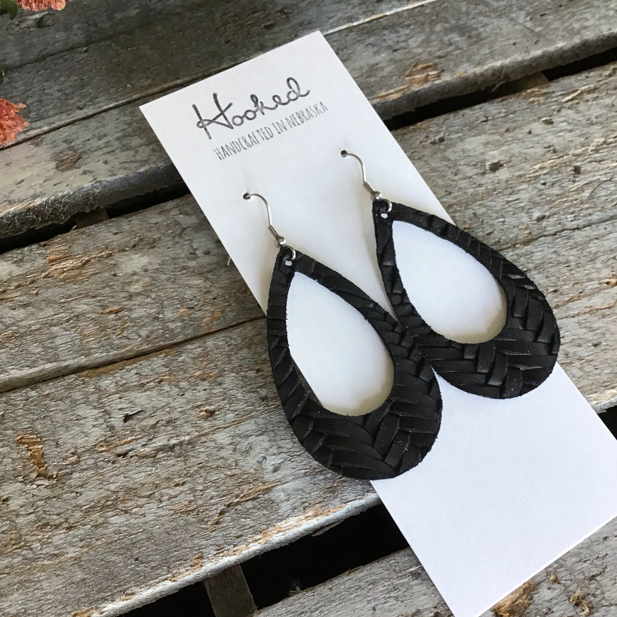 Braided Teardrop Cutouts in Jet - Medium