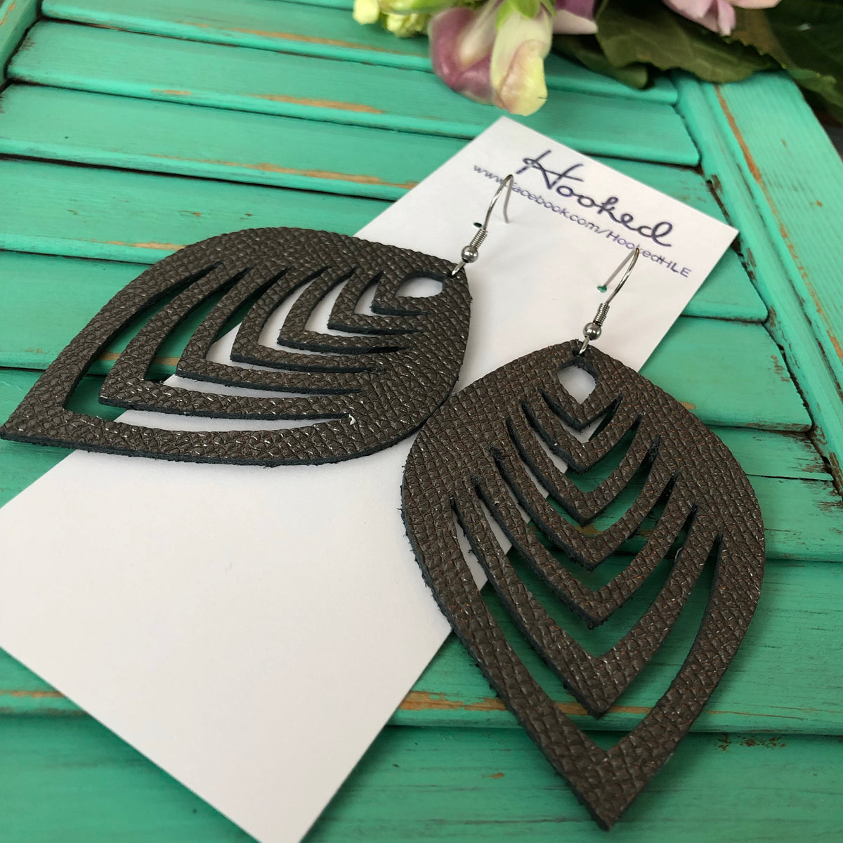 Pop of Pewter Palms