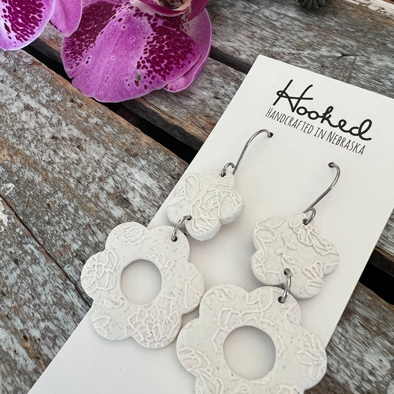 Daisy Cutouts in Textured White - Medium