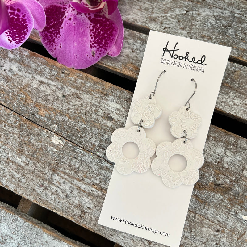 Daisy Cutouts in Textured White - Medium