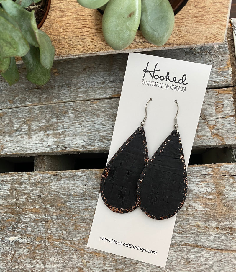 Glitter Edged Jet Cork Teardrops - Medium