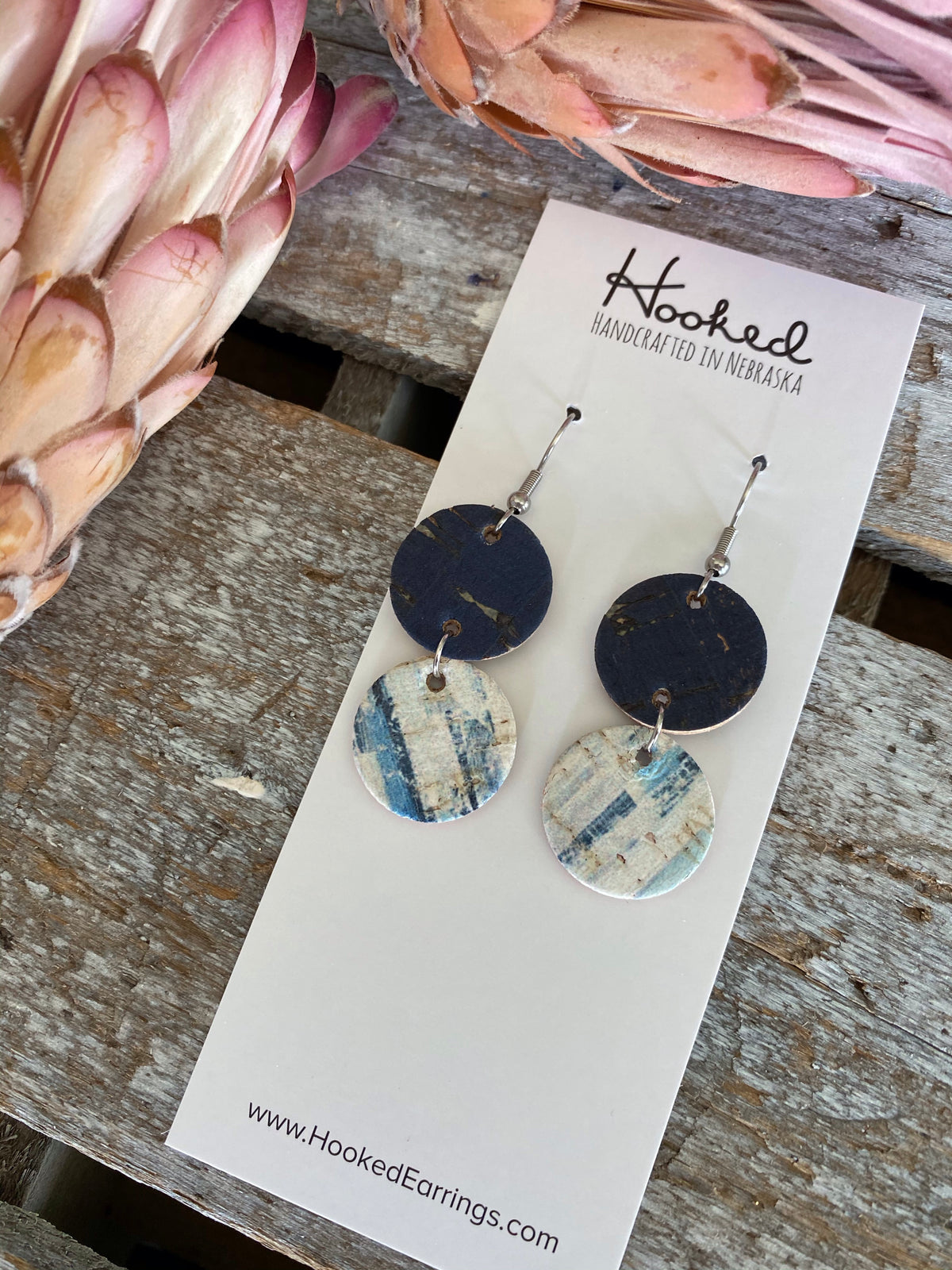 Boardwalk Birch & Navy Stacked Rounds - Small
