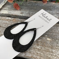 Braided Teardrop Cutouts in Jet - Medium