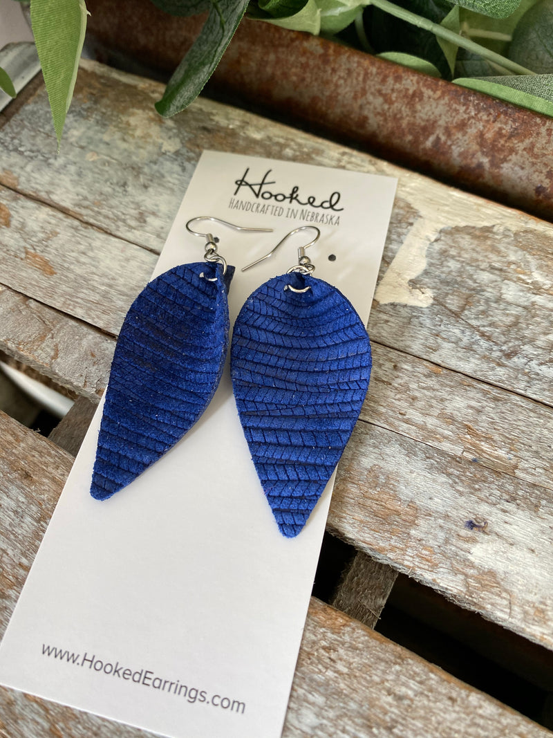 Sailor Lilies in Cobalt - Medium