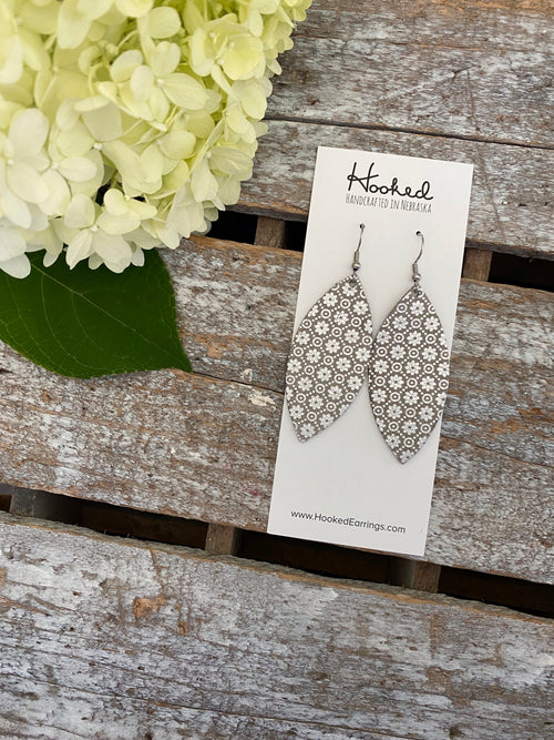 Filigree Petals in Silver Gray - Medium
