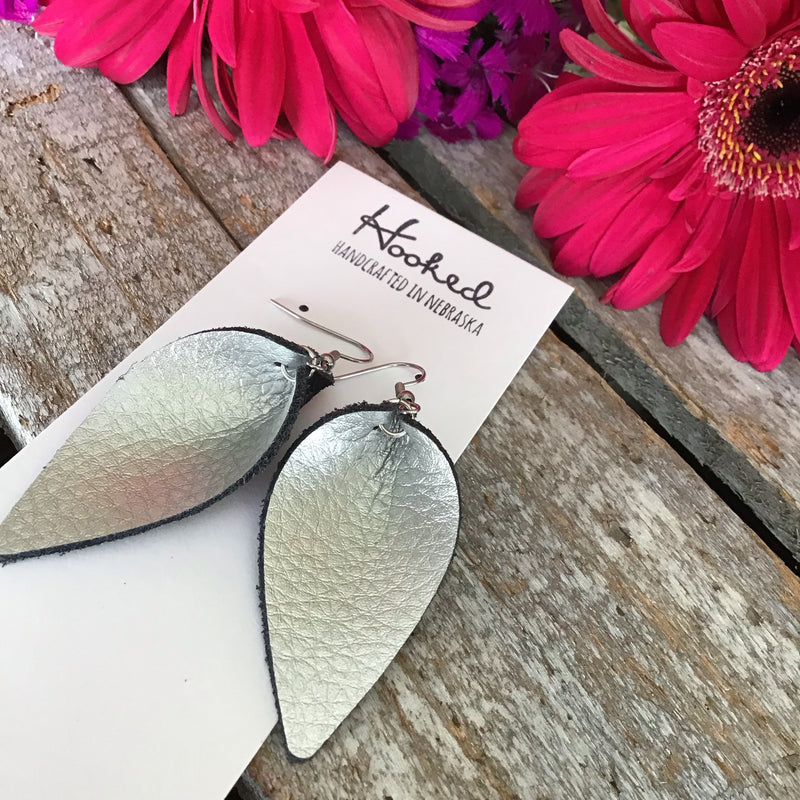 Super Silver Lilies - Medium