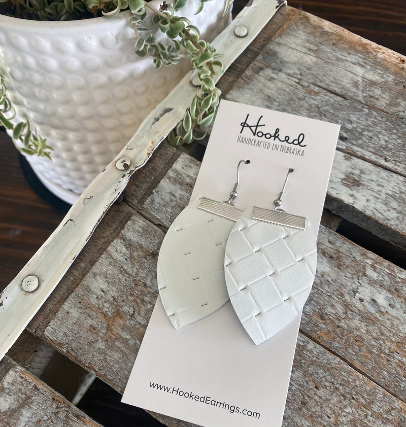 Porcelain Basketweave Magnolias - Medium