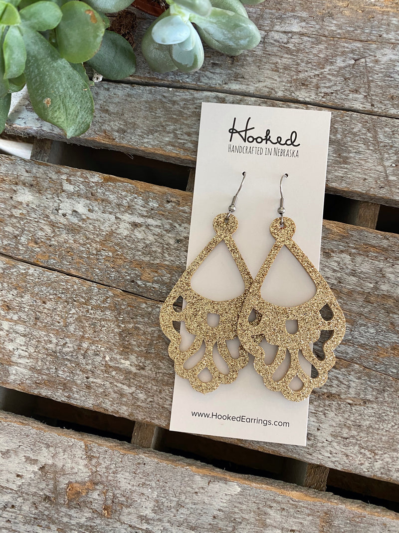 Glitzy Gold Plumes