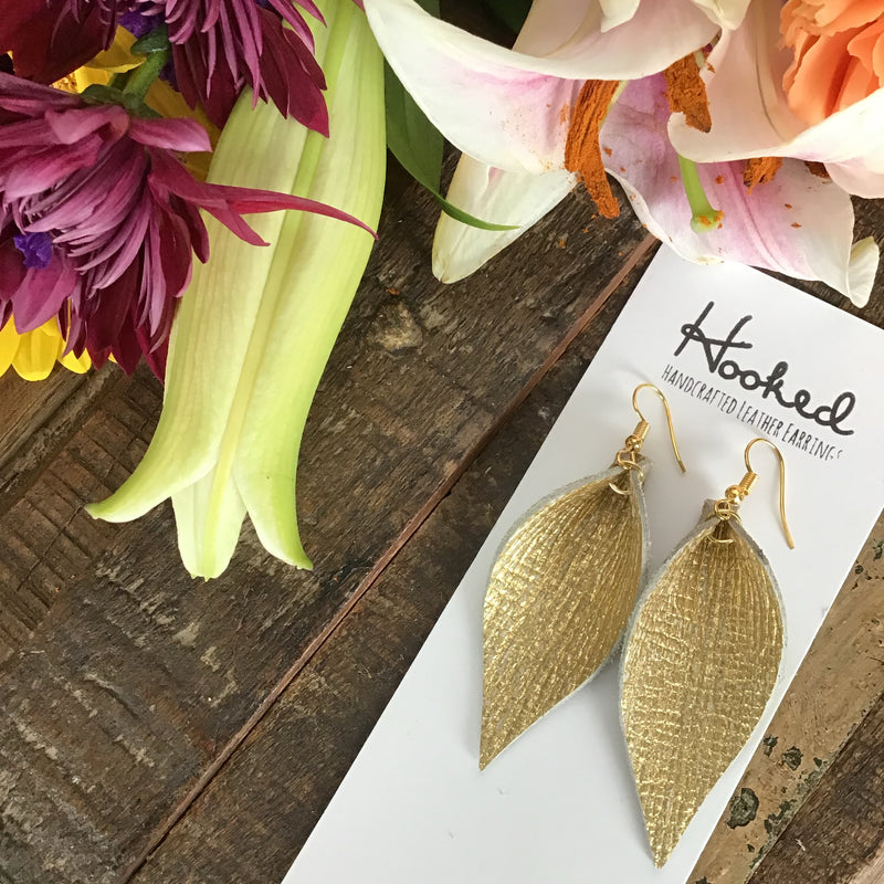 Golden Jute Lilies - Medium